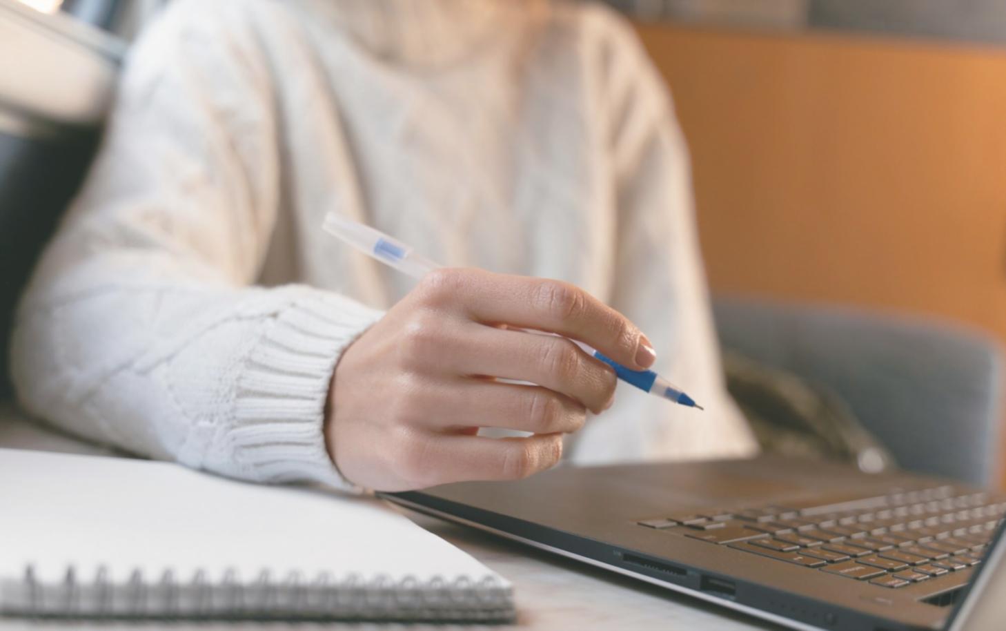 Environnement de travail professionnel montrant la collaboration avec nos clients
